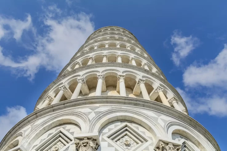 La-Torre-de-Pisa-scaled