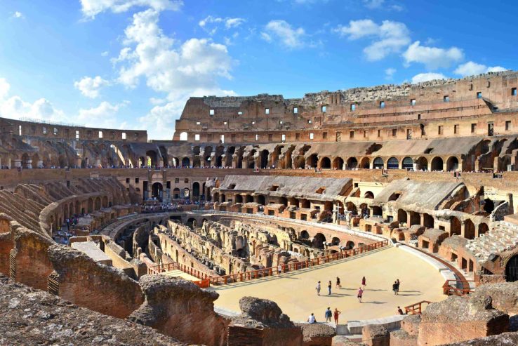 Vista panorámica de la Arena del Coliseo de Roma