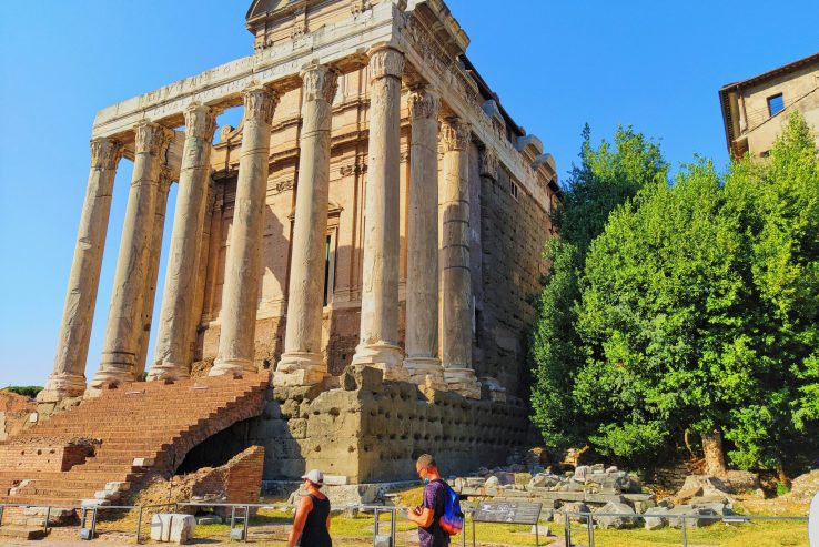 Templo de Antonino y Faustina en el Foro
